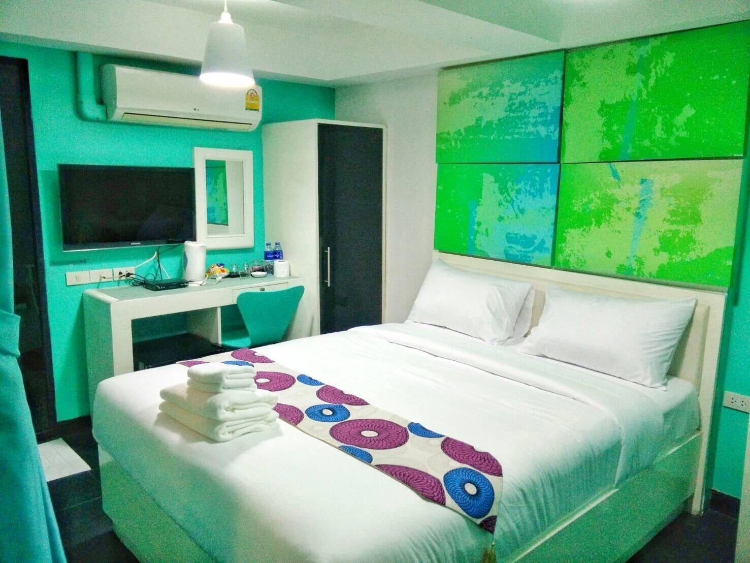 V30 Sukhumvit Hotel Bangkok Exterior photo