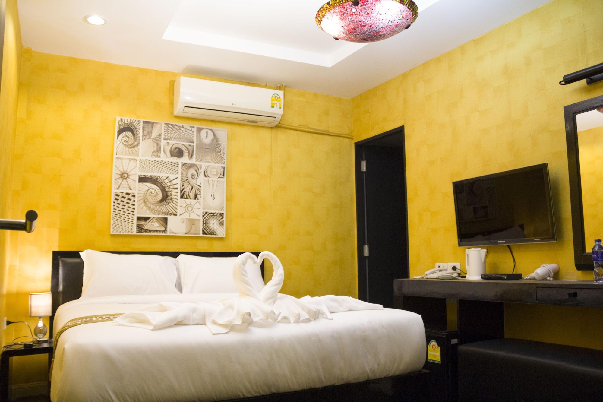 V30 Sukhumvit Hotel Bangkok Exterior photo