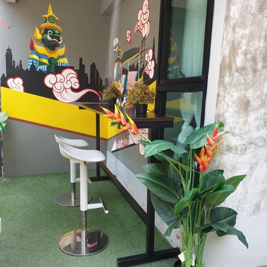 V30 Sukhumvit Hotel Bangkok Exterior photo
