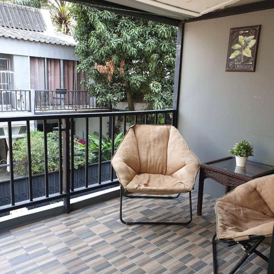 V30 Sukhumvit Hotel Bangkok Exterior photo