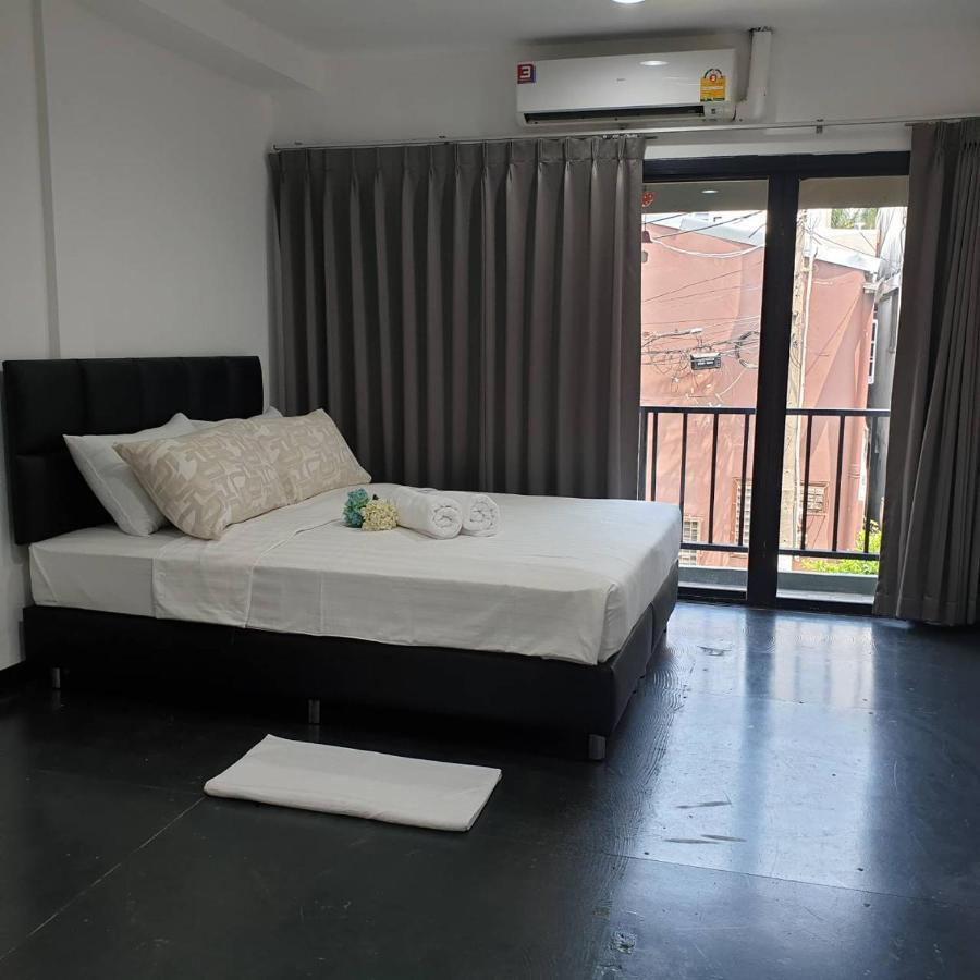 V30 Sukhumvit Hotel Bangkok Exterior photo