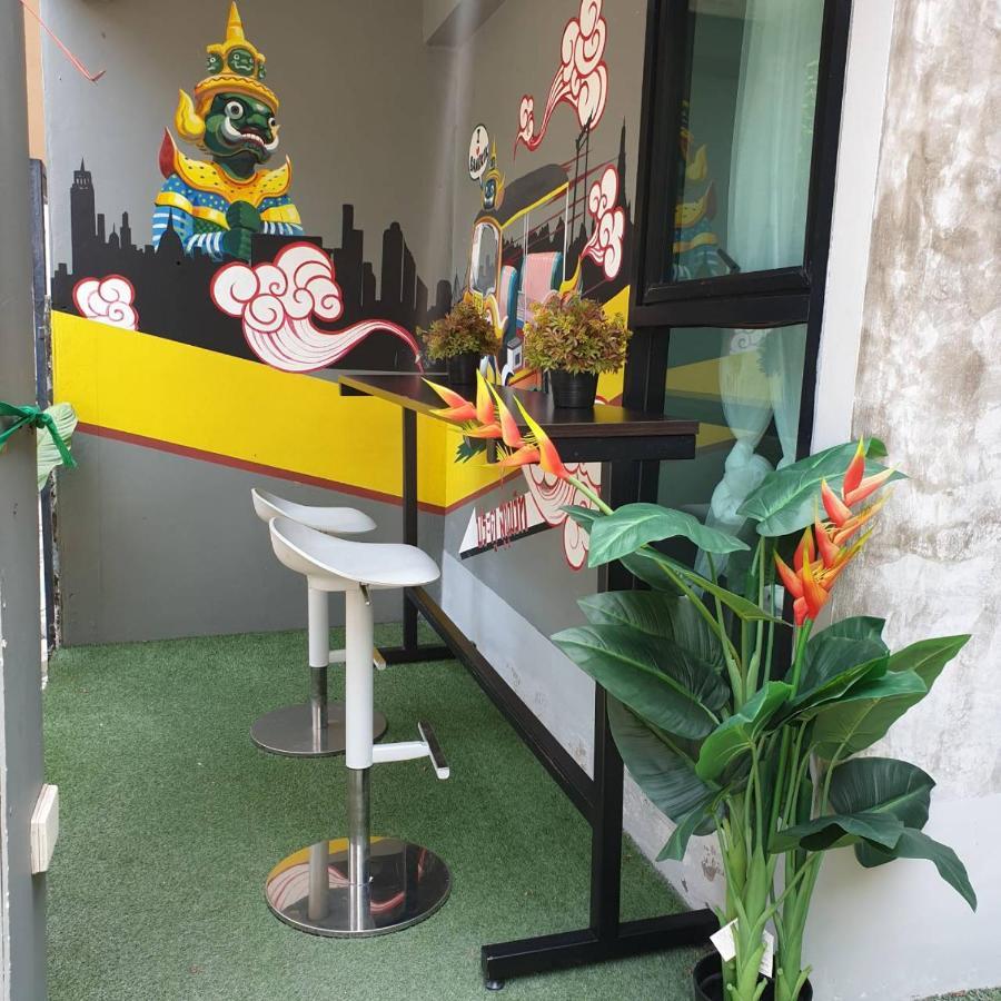 V30 Sukhumvit Hotel Bangkok Exterior photo