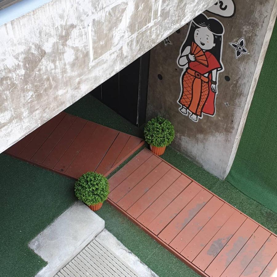 V30 Sukhumvit Hotel Bangkok Exterior photo