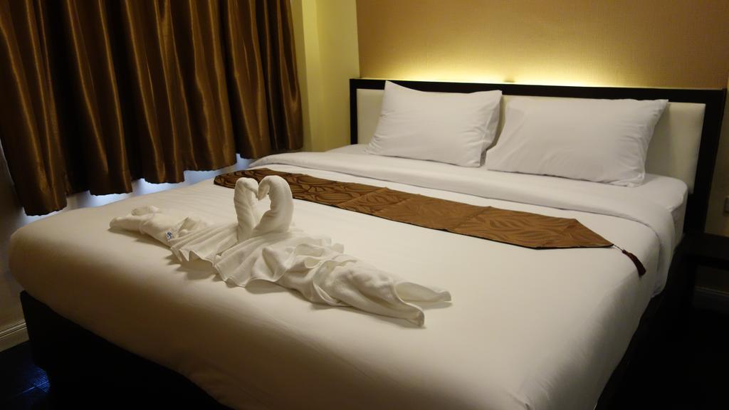 V30 Sukhumvit Hotel Bangkok Exterior photo