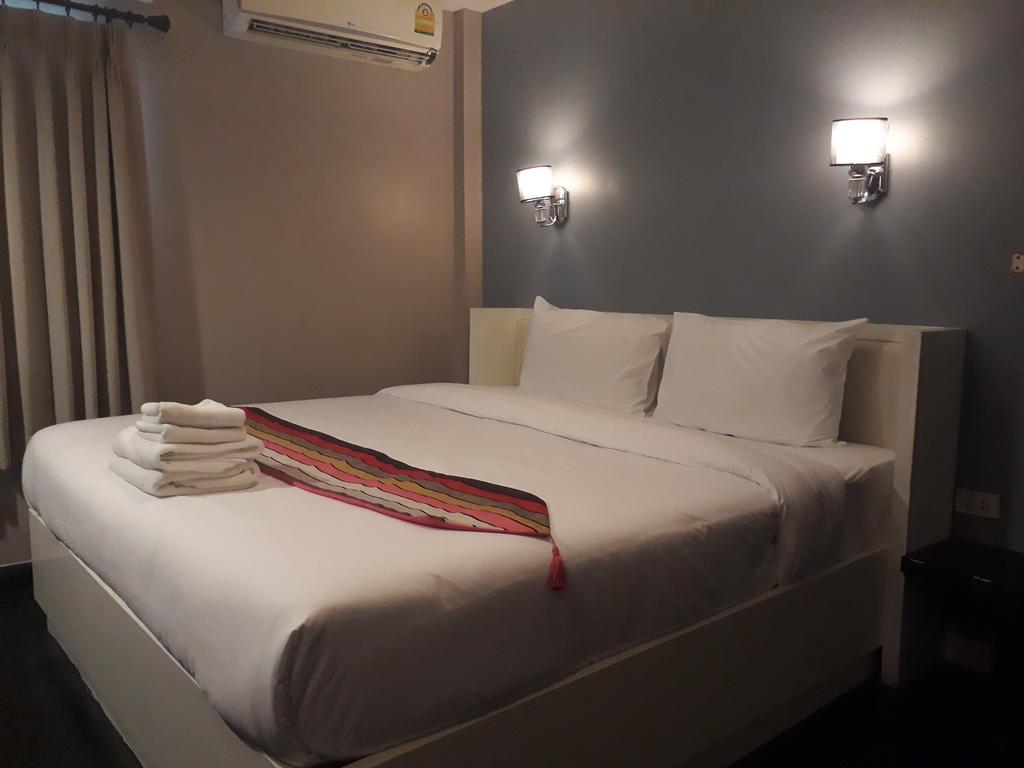 V30 Sukhumvit Hotel Bangkok Exterior photo