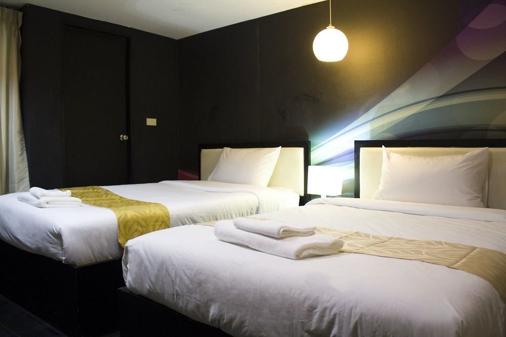V30 Sukhumvit Hotel Bangkok Exterior photo